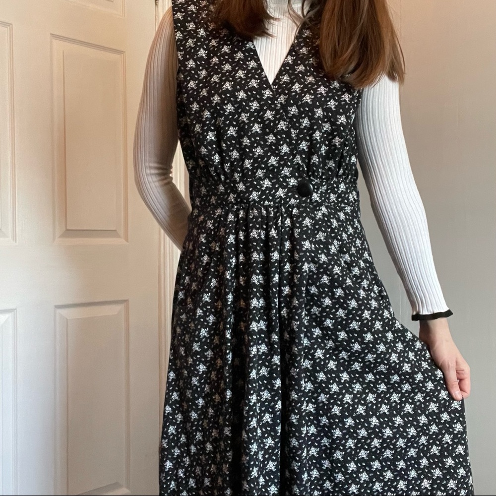 Sweet 90s b&w floral jumper dress by Miss Dorby